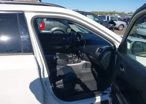 2018 Jeep Compass Latitude 4X4 z USA, uszkodzony, nr VIN 3C4NJDBB3JT483660